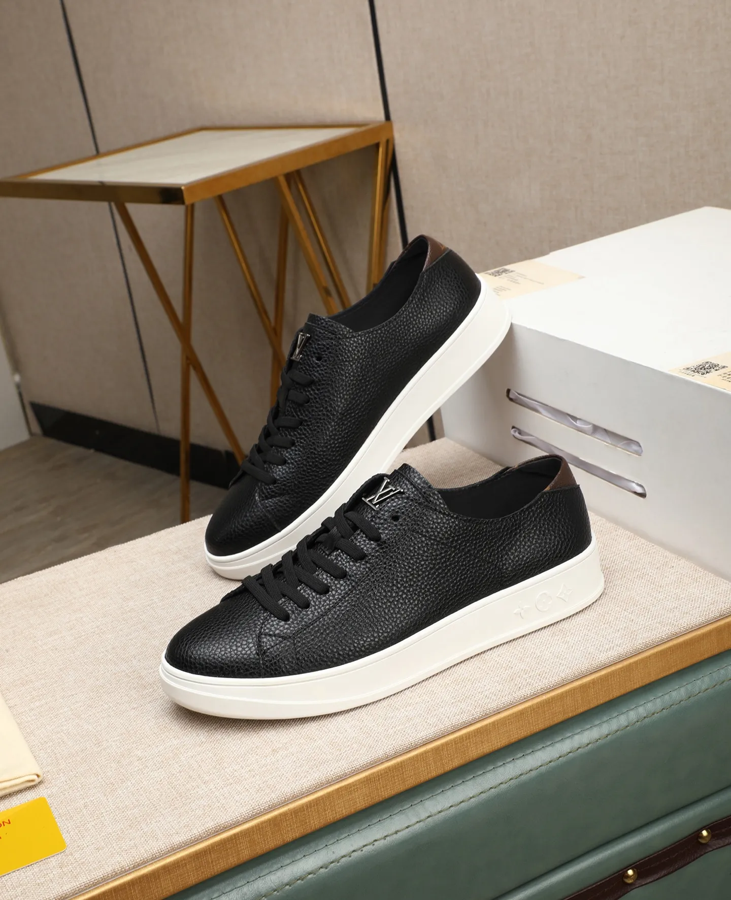 Men's shoes 💰440 📛📛【LOUIS VUITTON】Louis Vuitton official website synchronized new products 👟Milan fashion catwalk style 🇰🇾🇰🇾LV family logo, celebrity style, a must-have for fashionistas ⚠️First-layer calfskin ➕Genuine leather lining ➕Official website original version special outsole 👞Number 38-44